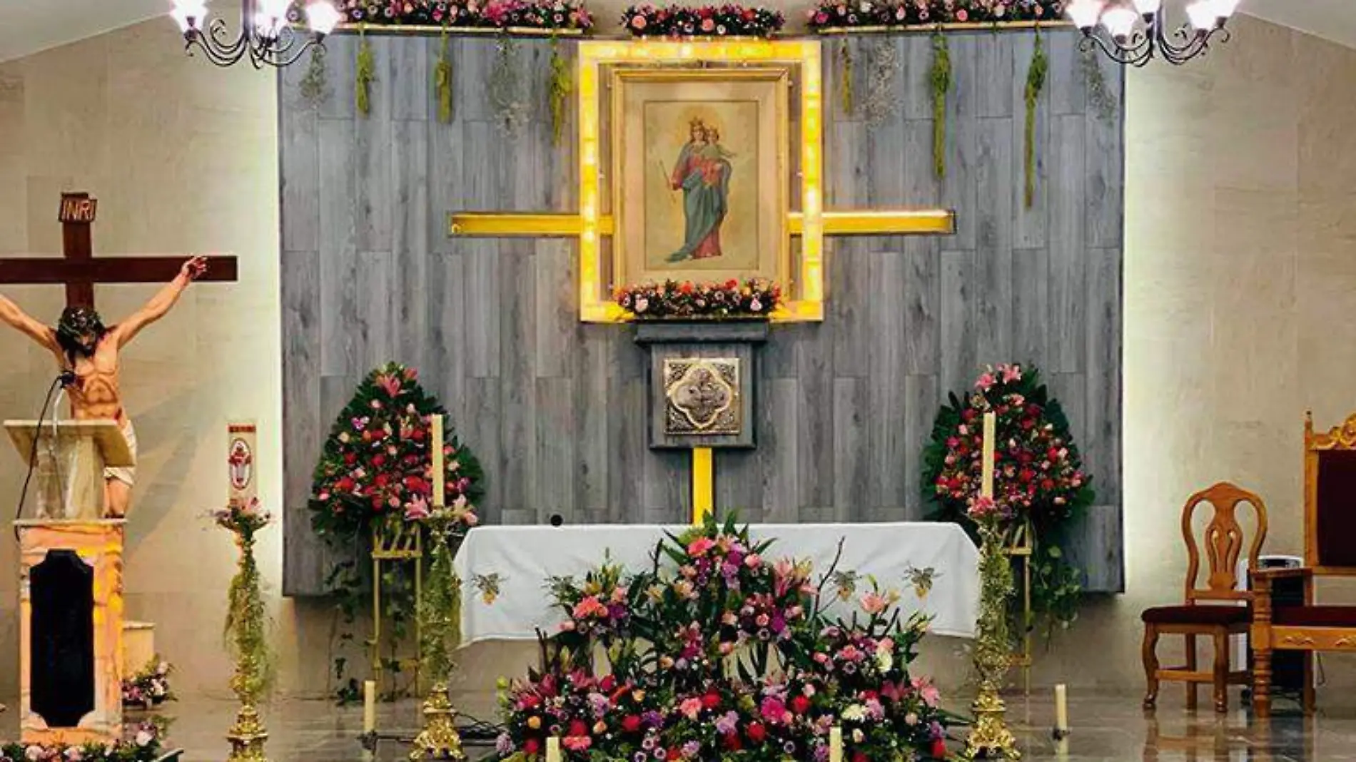 Altar de la iglesia de María Auxiliadora en la comunidad de Santa Teresa, Río Grande, Zacatecas